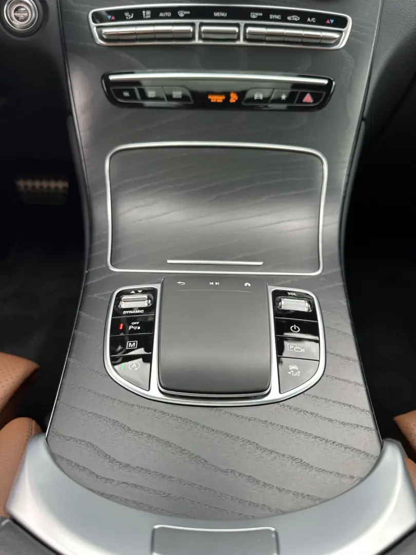 GLC 300d 4M AMG-Line NAV+LED+AHK+KAMERA+PANO+DAB