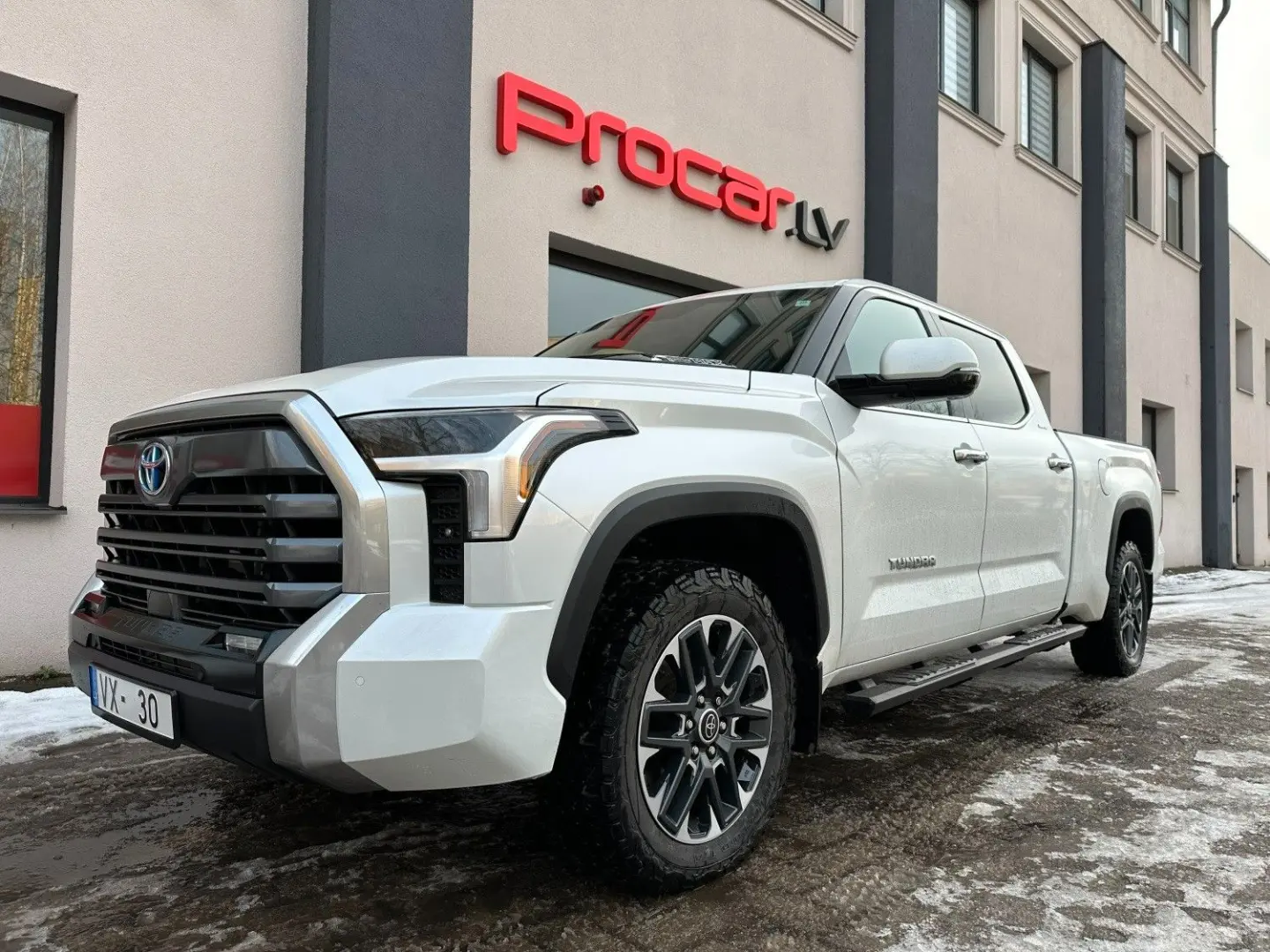 Tundra Crew Max Limited Hybrid Extra Lange