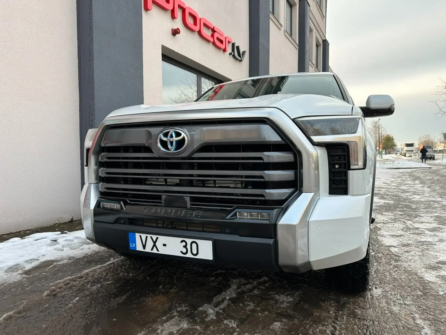 Tundra Crew Max Limited Hybrid Extra Lange