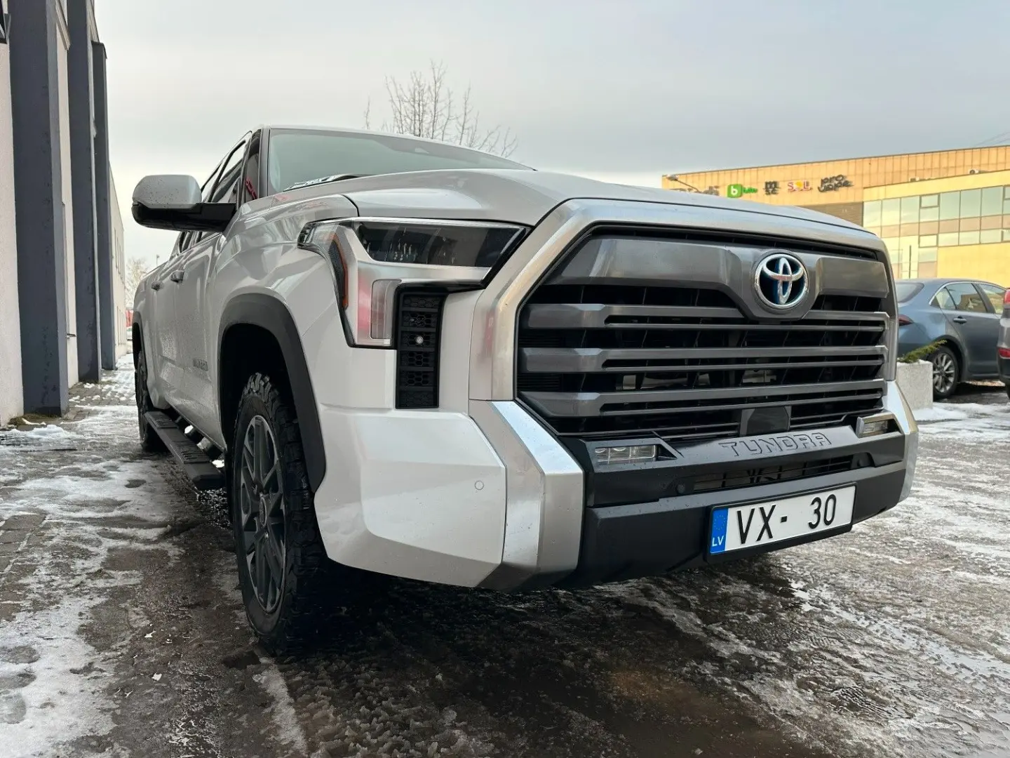 Tundra Crew Max Limited Hybrid Extra Lange