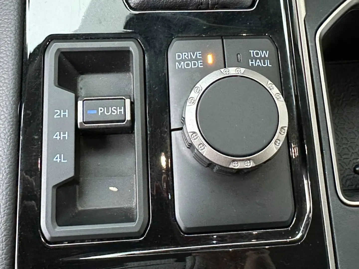 Tundra Crew Max Limited Hybrid Extra Lange