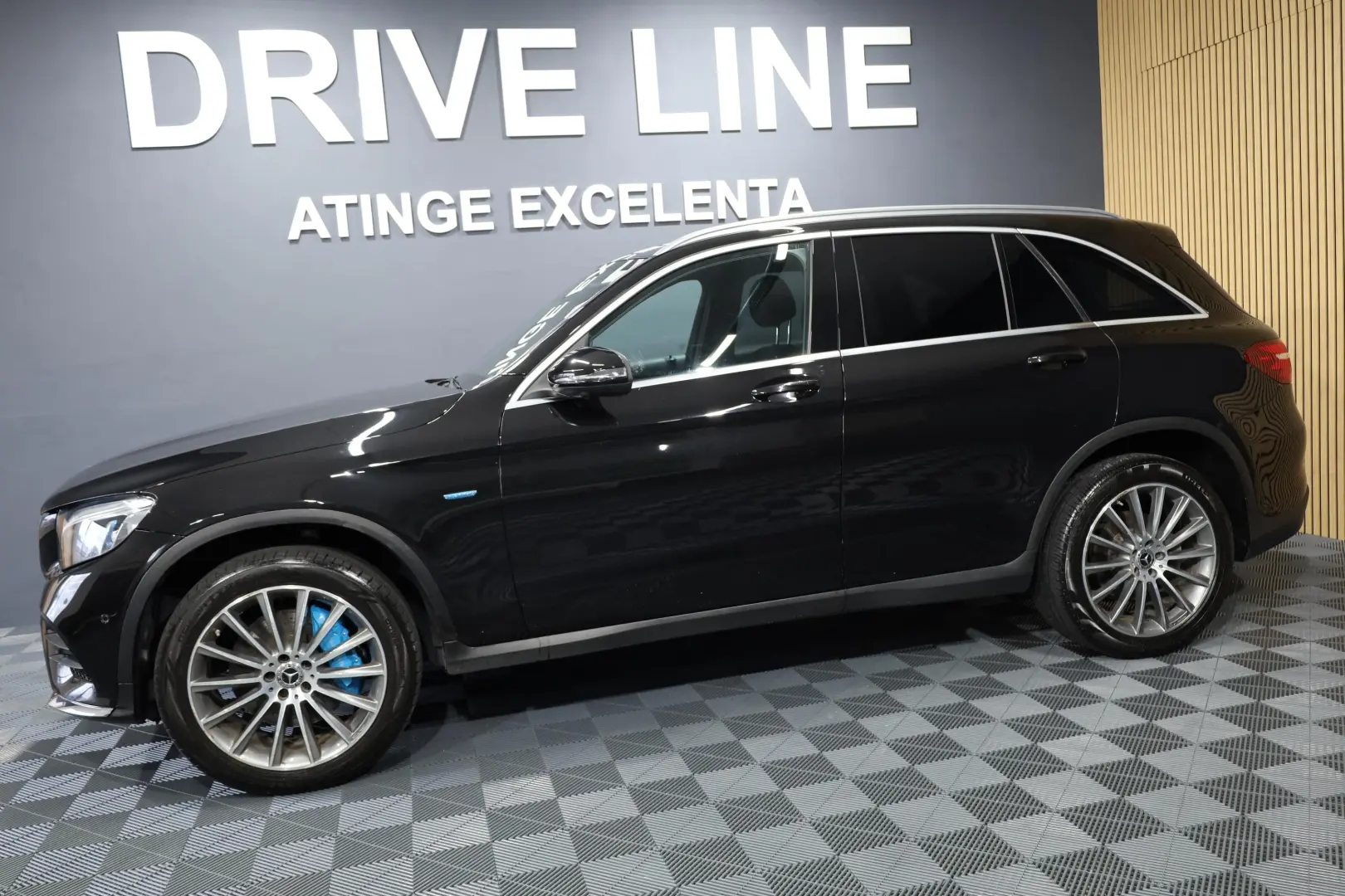 Mercedes-Benz GLC 350e 4M 2*AMG Pano AHK 211cp