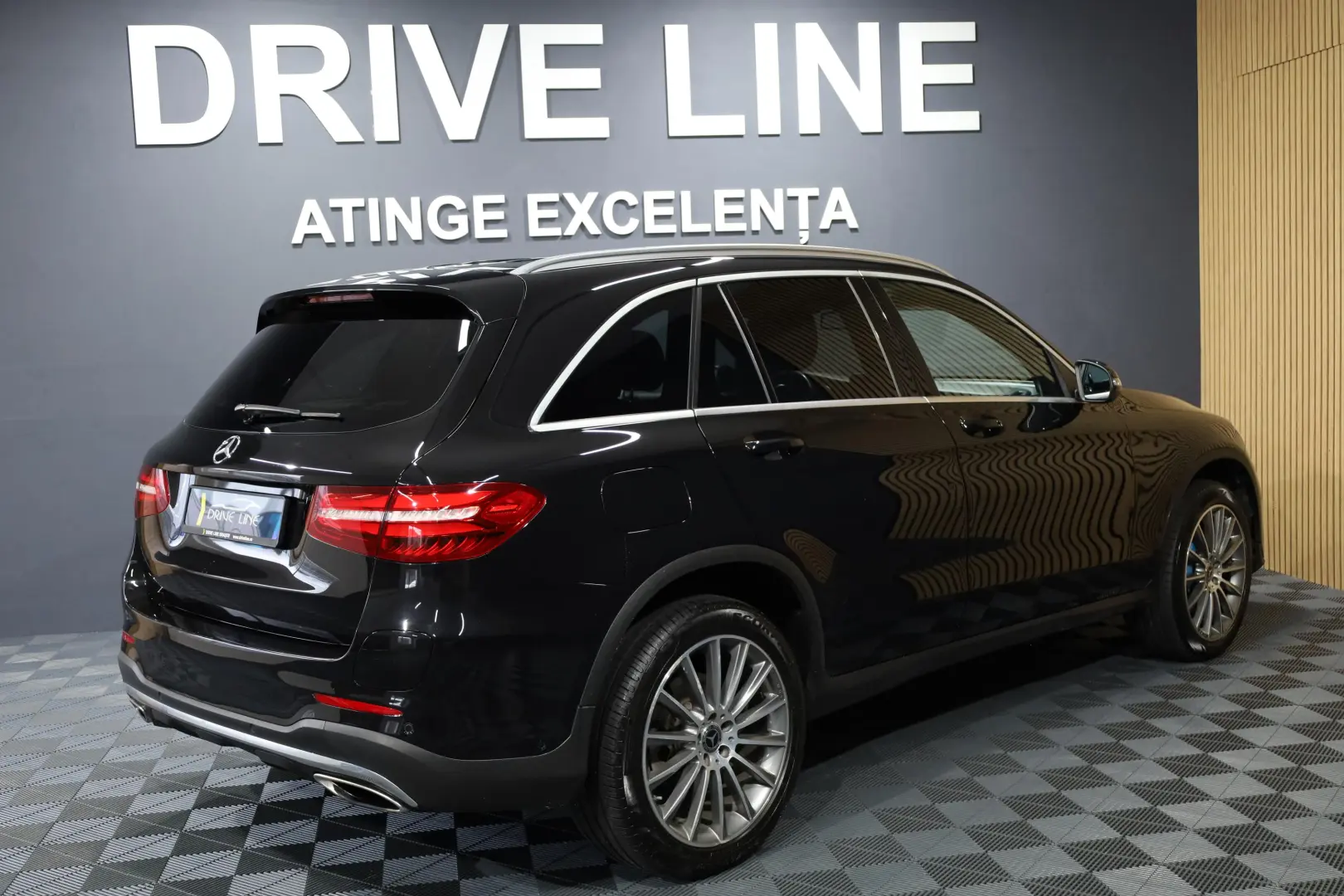 Mercedes-Benz GLC 350e 4M 2*AMG Pano AHK 211cp