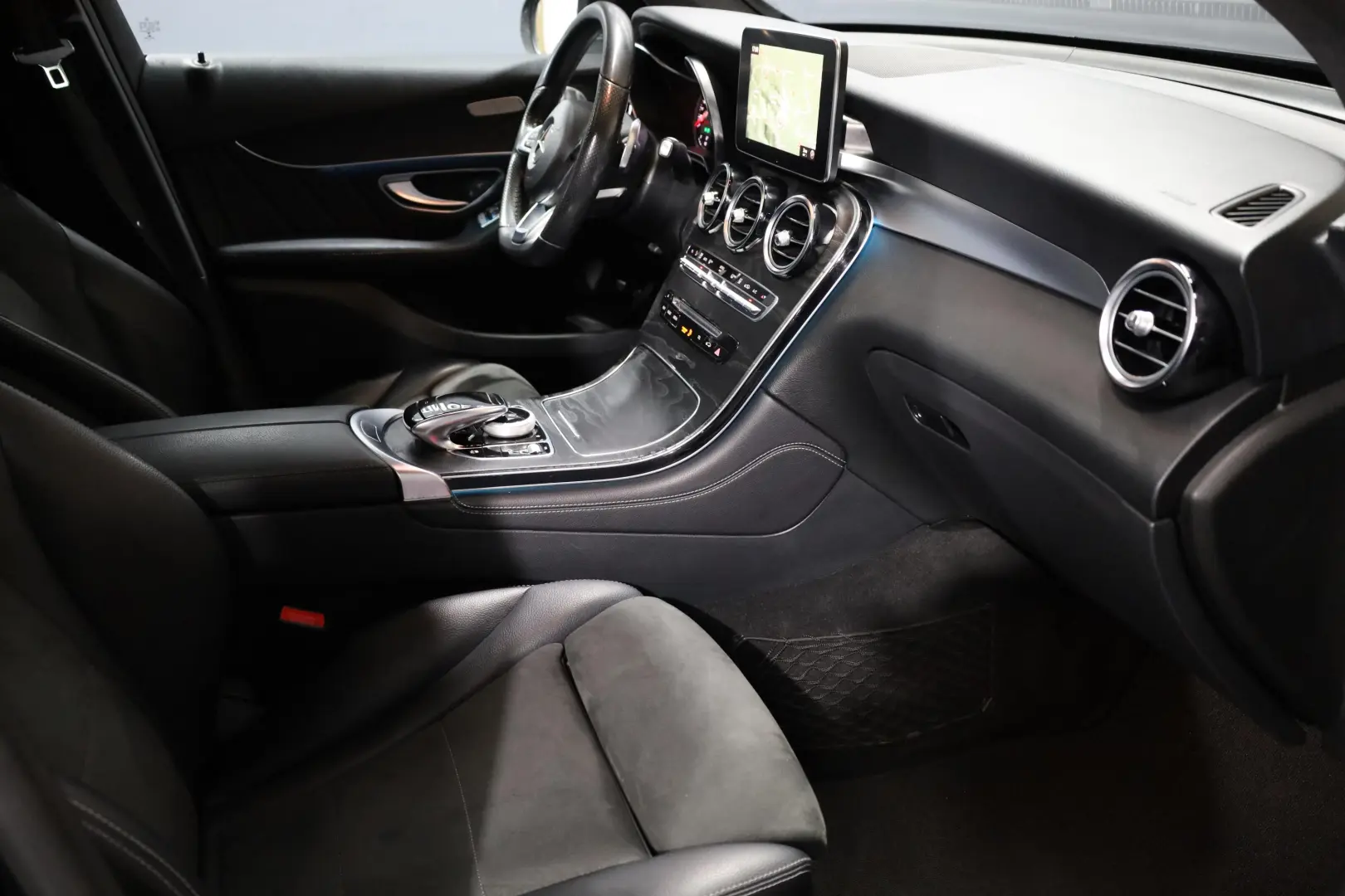 Mercedes-Benz GLC 350e 4M 2*AMG Pano AHK 211cp