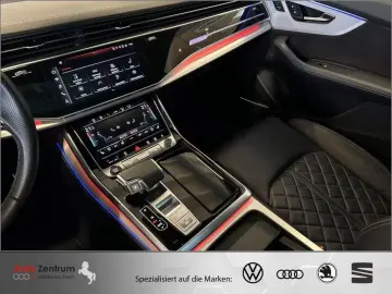 SQ8 TFSI Nachtsicht Sitzbelüf*AHK*TV*Luft*StandH