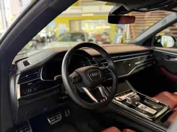 SQ8 4.0 TFSI quattro