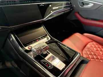 SQ8 4.0 TFSI quattro