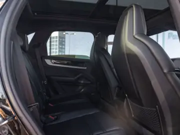 Porsche Cayenne BOSE Panorama LED-Matrix