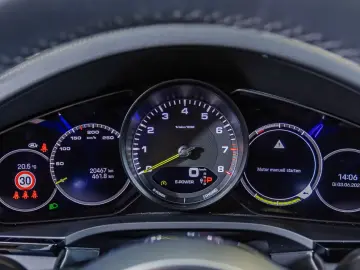 Porsche Cayenne E-Hybrid Coupe Platinum Edition