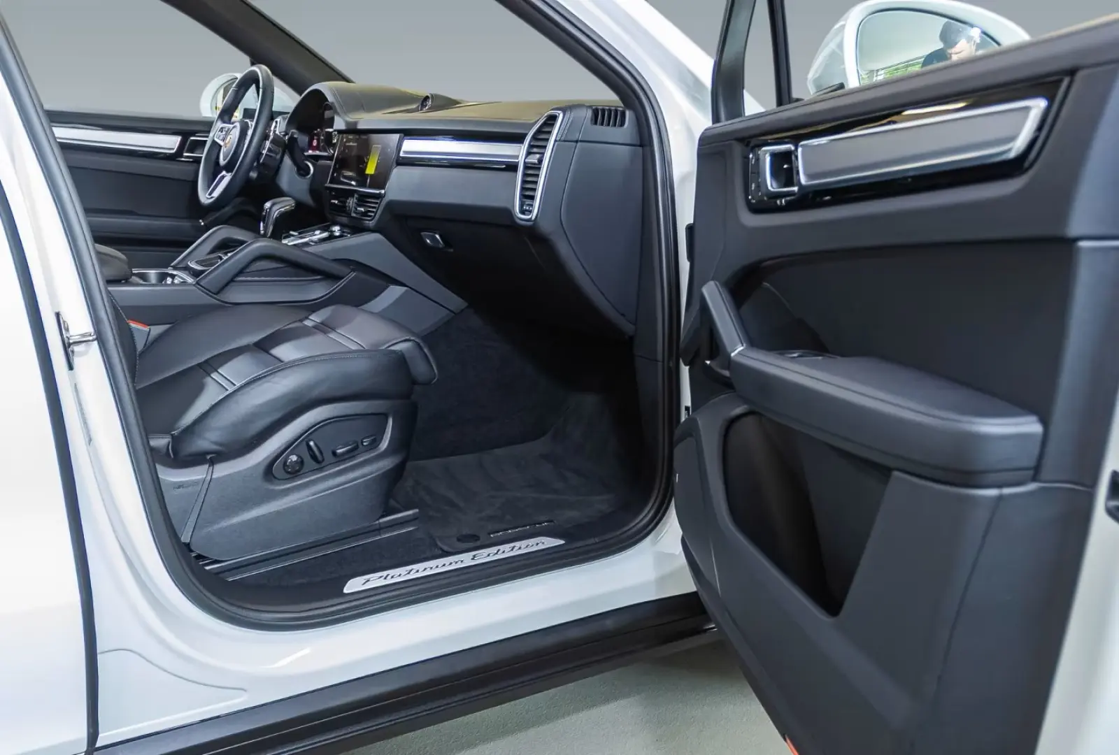Porsche Cayenne E-Hybrid Coupe Platinum Edition