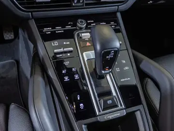 Porsche Cayenne E-Hybrid Coupe Platinum Edition