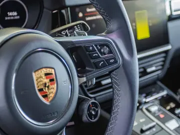 Porsche Cayenne E-Hybrid Coupe Platinum Edition