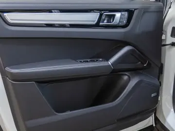 Porsche Cayenne E-Hybrid Coupe Platinum Edition