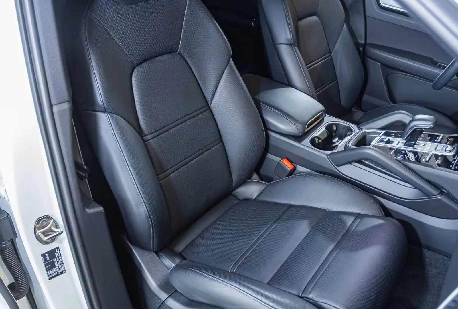 Porsche Cayenne E-Hybrid Coupe Platinum Edition