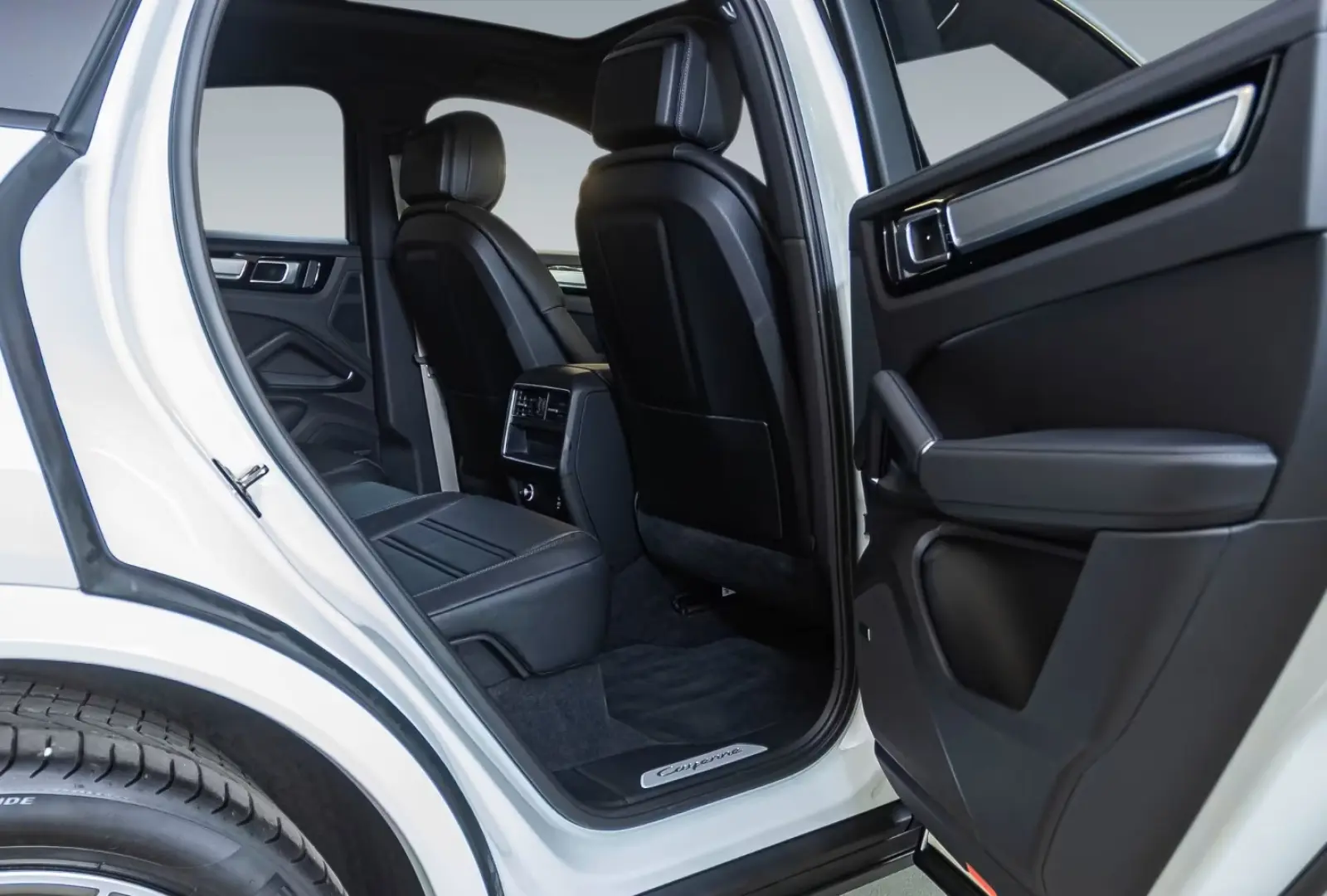 Porsche Cayenne E-Hybrid Coupe Platinum Edition