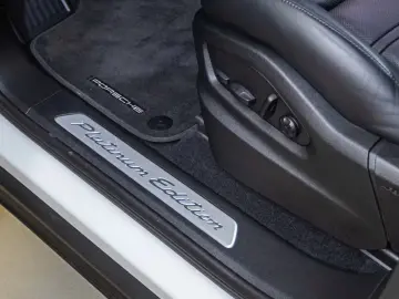 Porsche Cayenne E-Hybrid Coupe Platinum Edition