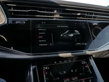 Q7 S line 55 TFSI e quattro Pano*B&O*AHK*HuD*