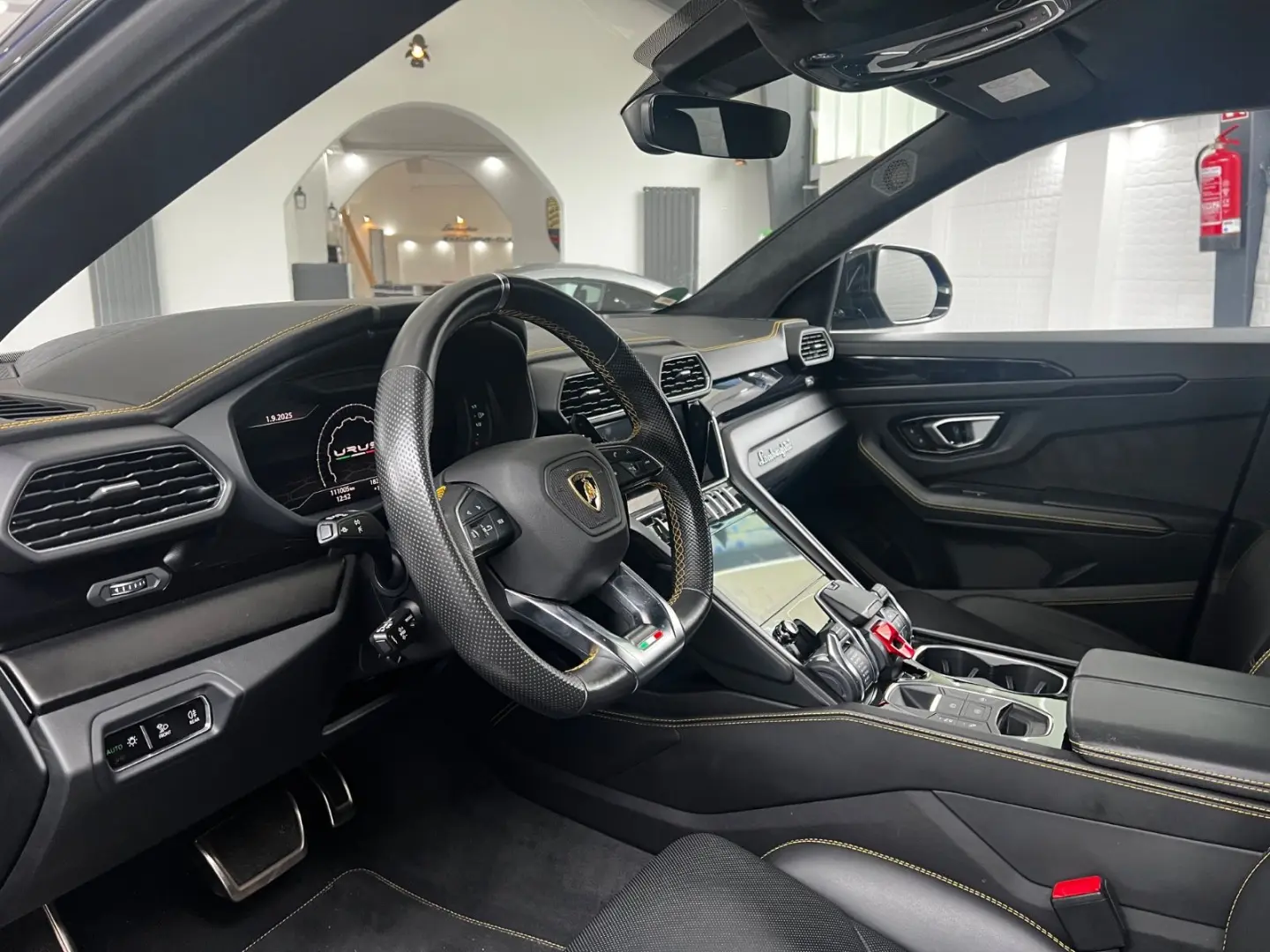 Urus 4.0 V8 Autom.*Lambo Service *Ahk.Abnehmbar*