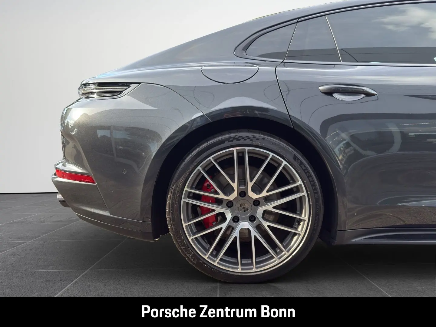 Porsche Panamera Turbo E-Hybrid Burmester LED