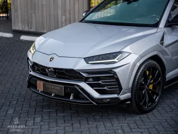 Urus 4.0 V8 / Pano / Massage / Achteras / Cerami