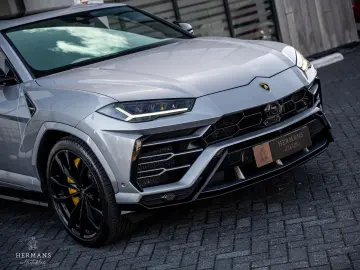 Urus 4.0 V8 / Pano / Massage / Achteras / Cerami