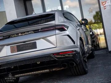 Urus 4.0 V8 / Pano / Massage / Achteras / Cerami