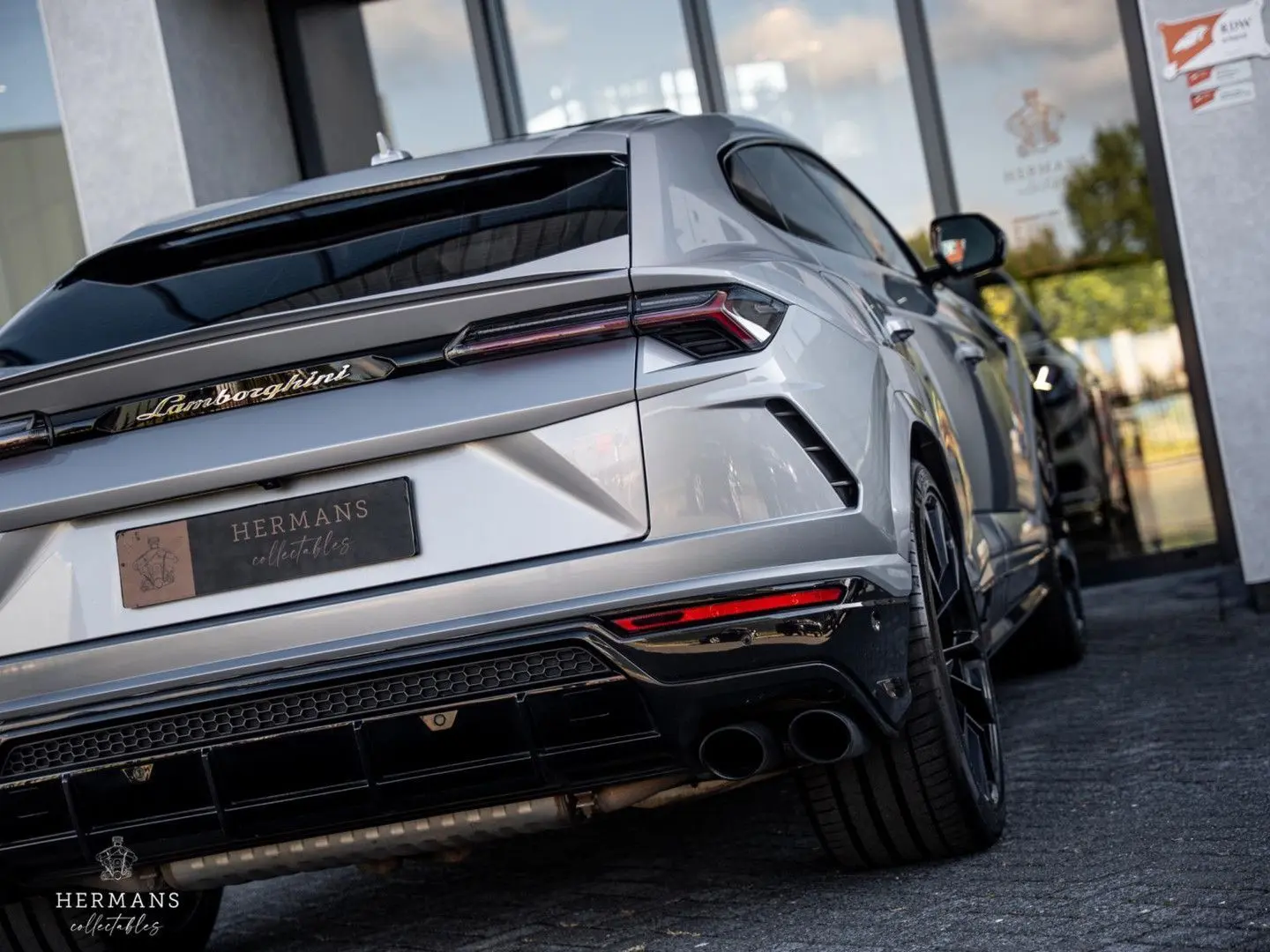 Urus 4.0 V8 / Pano / Massage / Achteras / Cerami
