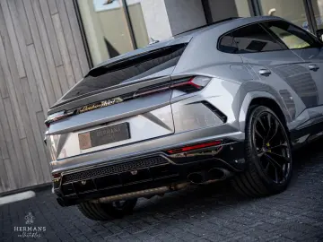 Urus 4.0 V8 / Pano / Massage / Achteras / Cerami