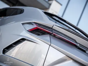 Urus 4.0 V8 / Pano / Massage / Achteras / Cerami
