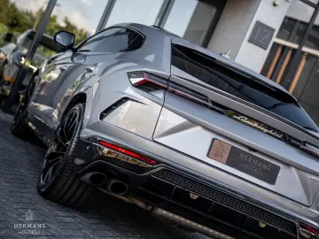 Urus 4.0 V8 / Pano / Massage / Achteras / Cerami