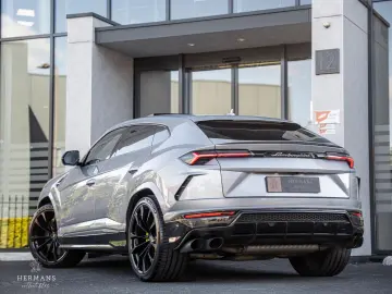 Urus 4.0 V8 / Pano / Massage / Achteras / Cerami