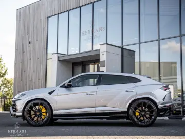 Urus 4.0 V8 / Pano / Massage / Achteras / Cerami
