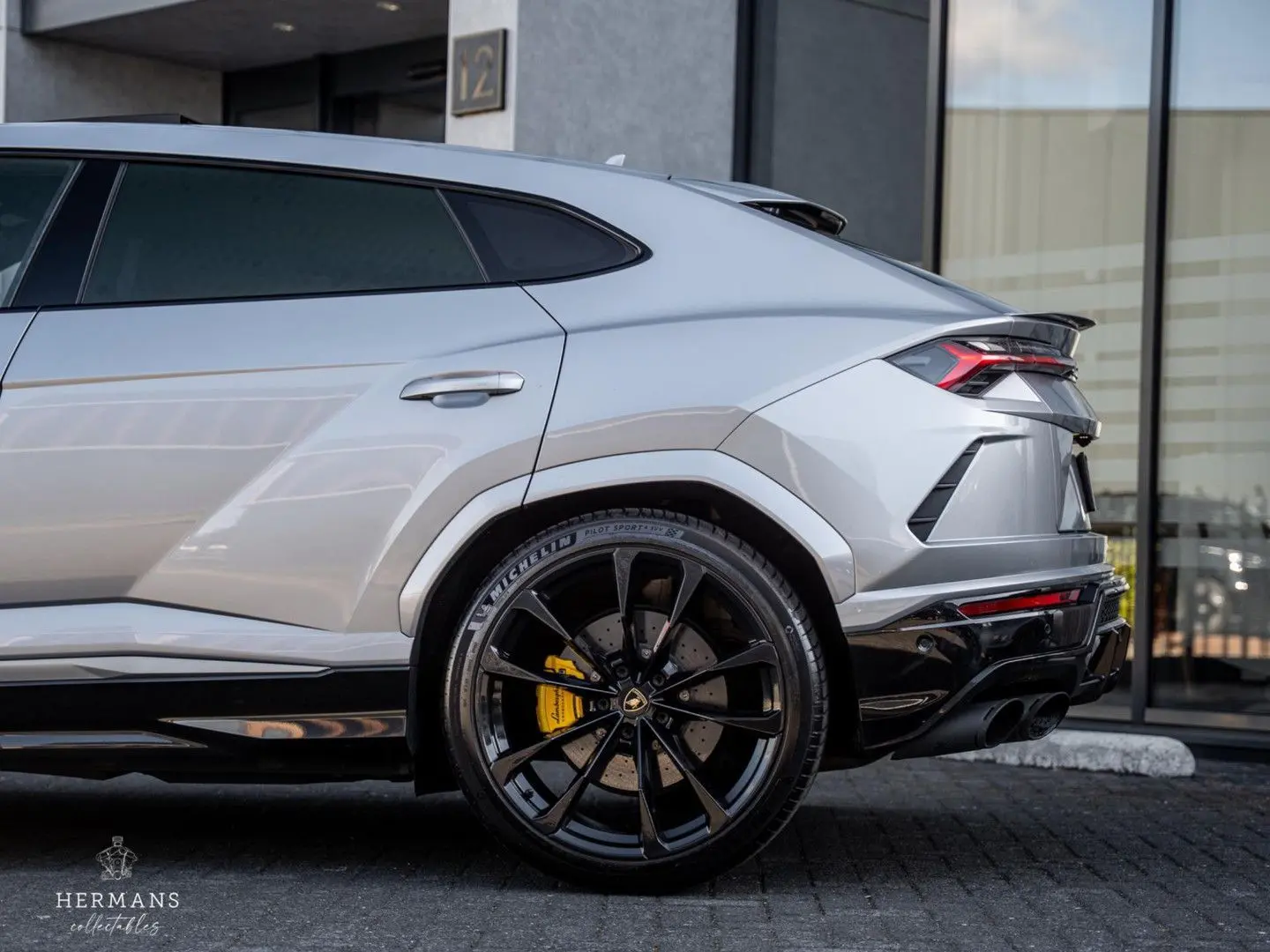Urus 4.0 V8 / Pano / Massage / Achteras / Cerami