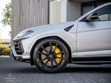 Urus 4.0 V8 / Pano / Massage / Achteras / Cerami