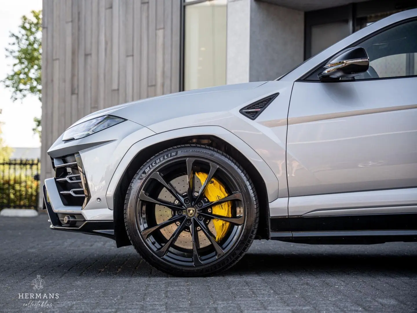 Urus 4.0 V8 / Pano / Massage / Achteras / Cerami
