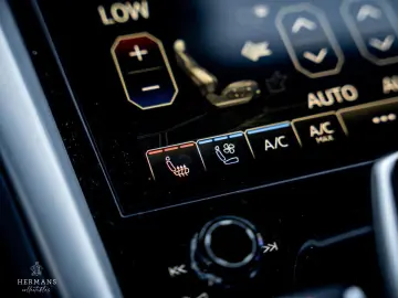 Urus 4.0 V8 / Pano / Massage / Achteras / Cerami