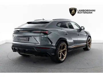 Urus Carbon I B&O