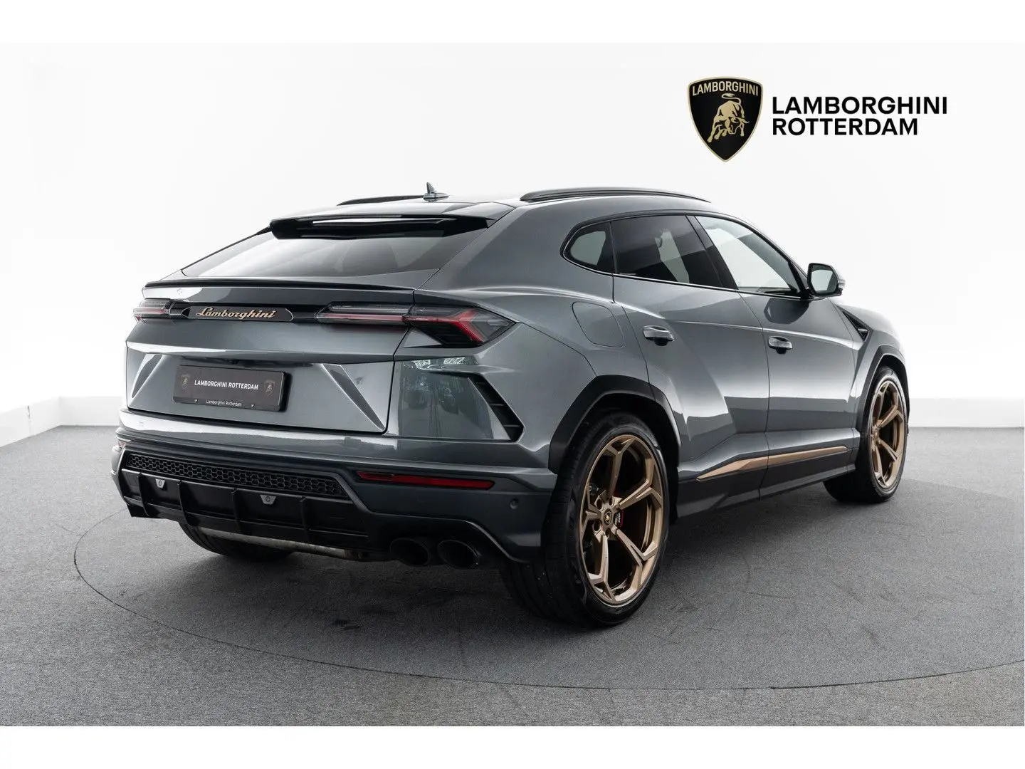 Urus Carbon I B&O