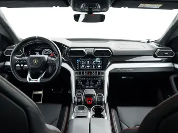 Urus Carbon I B&O