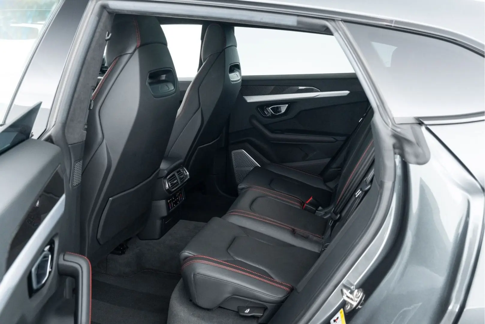 Urus Carbon I B&O