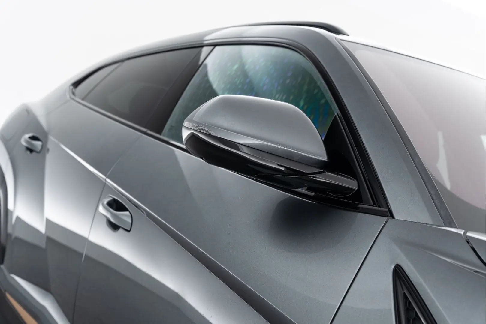 Urus Carbon I B&O