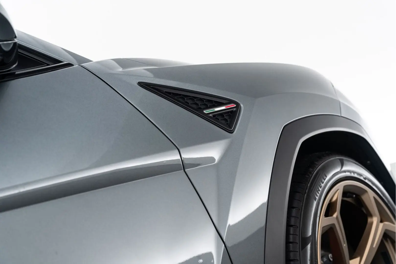 Urus Carbon I B&O