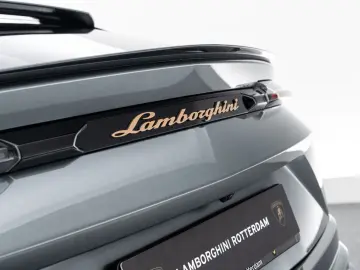 Urus Carbon I B&O