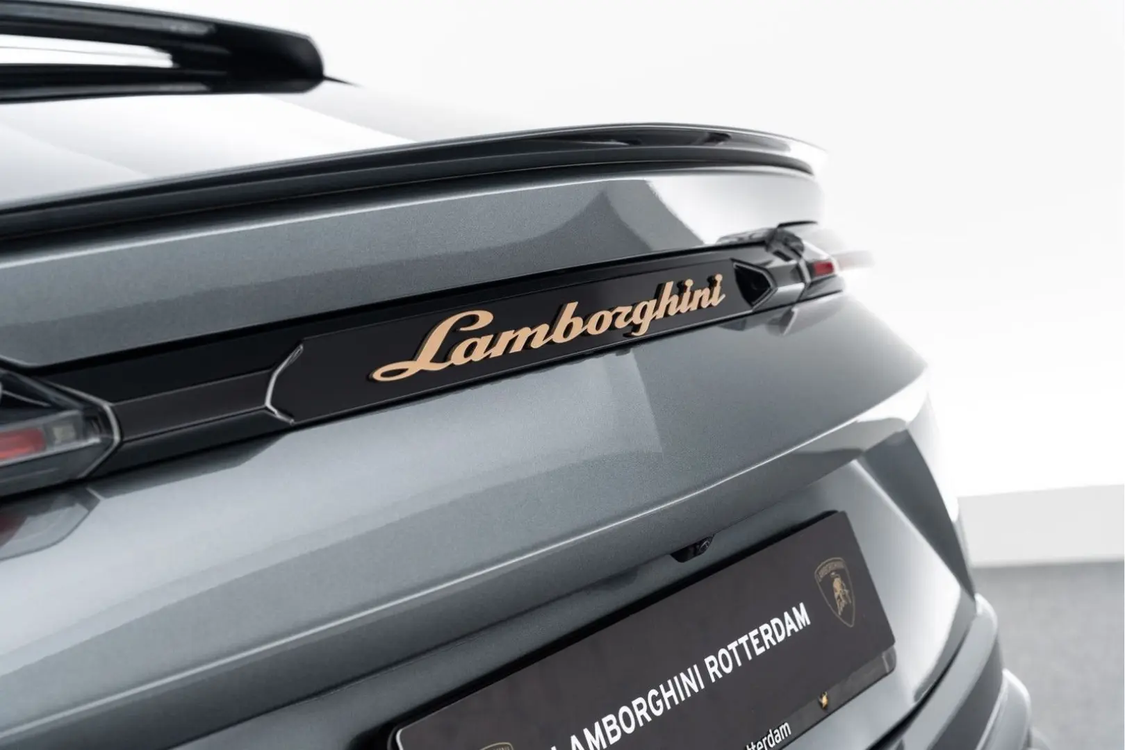 Urus Carbon I B&O