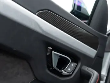 Urus Carbon I B&O