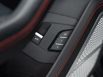 Urus Carbon I B&O