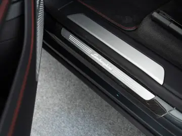 Urus Carbon I B&O