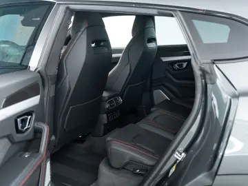 Urus Carbon I B&O