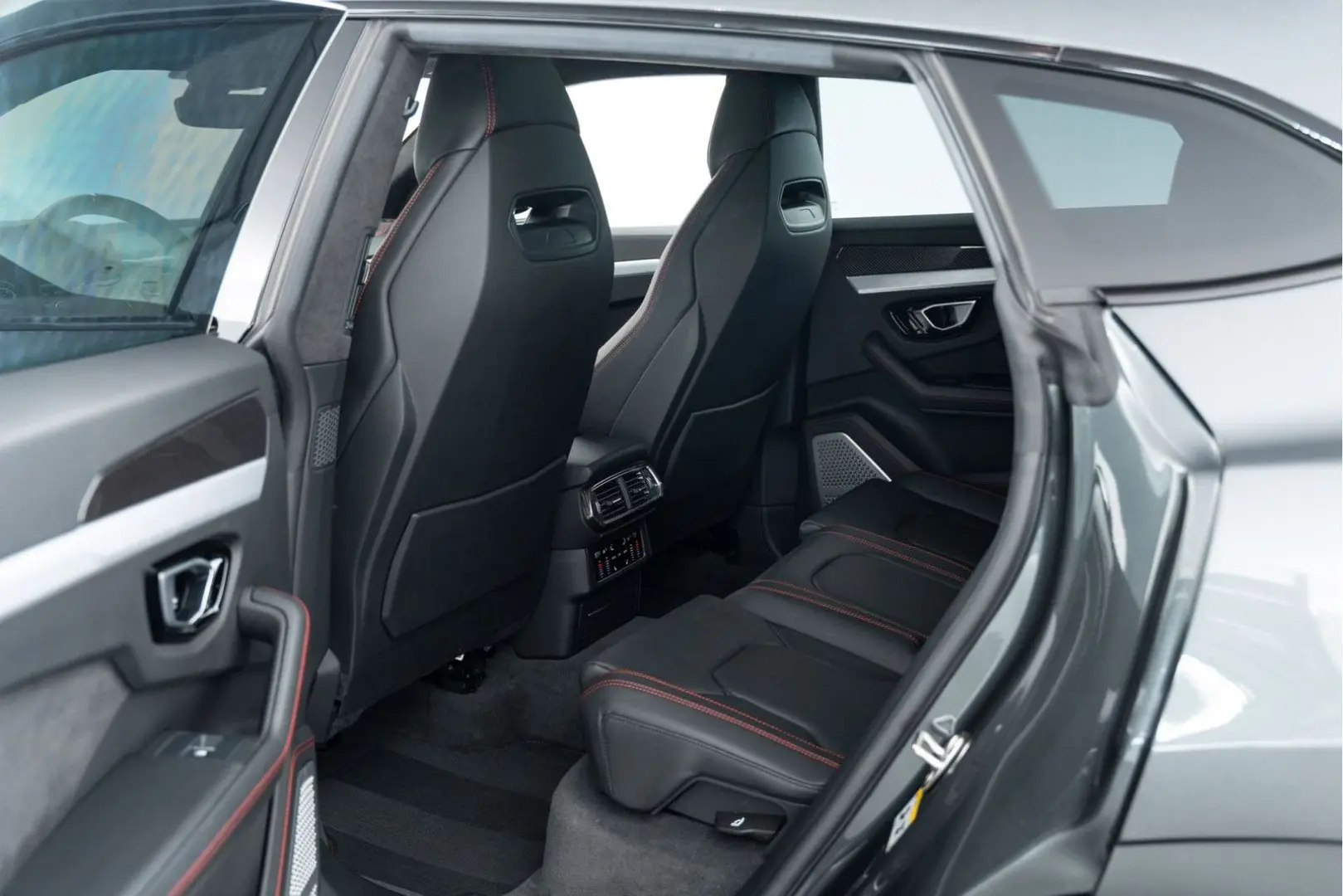 Urus Carbon I B&O