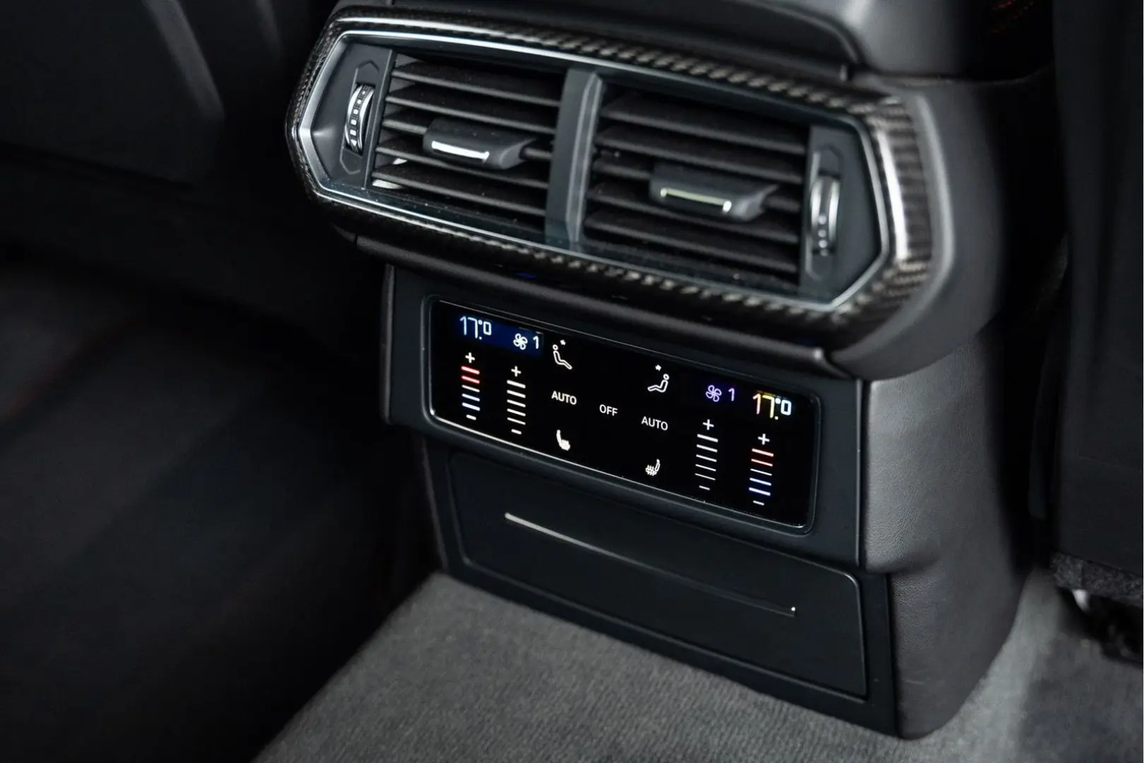 Urus Carbon I B&O